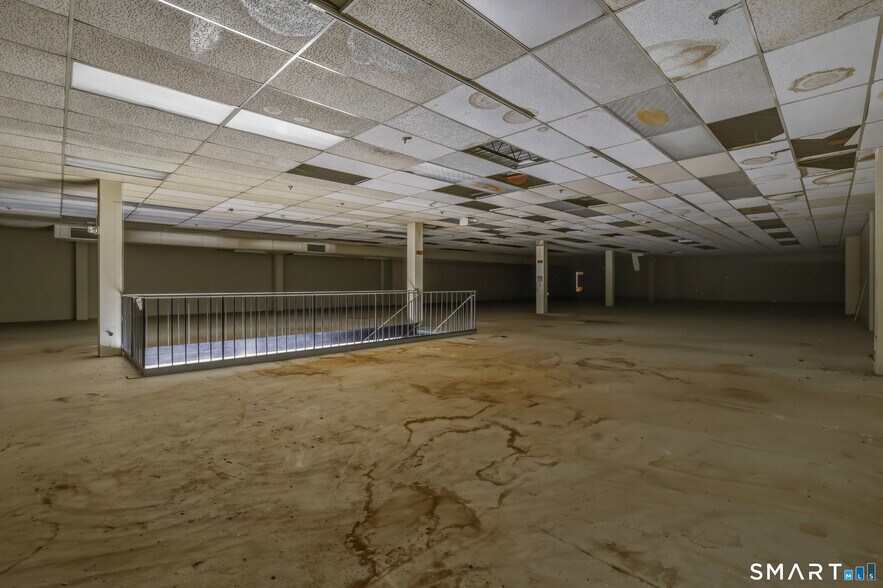 More Photos Of 1930 Silas Deane Hwy, Rocky Hill Freestanding For Sale