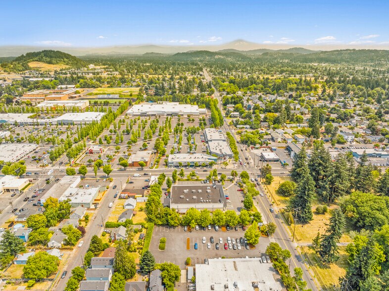More Photos Of 4325 SE 82nd Ave, Portland Drugstore For Sale