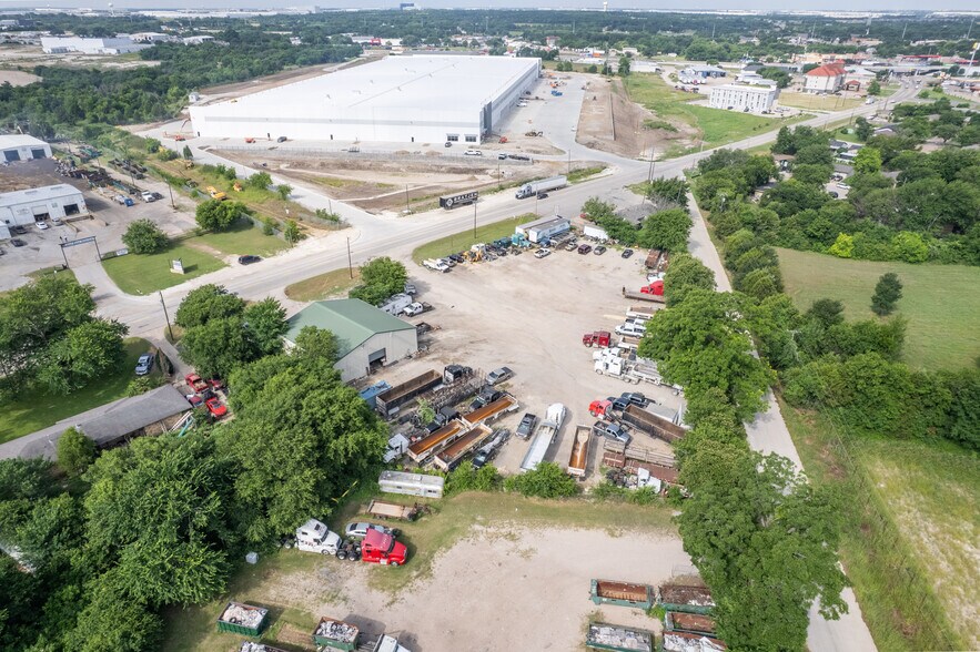 More Photos Of 200 Nichols Dr, Hutchins Truck Terminal For Lease