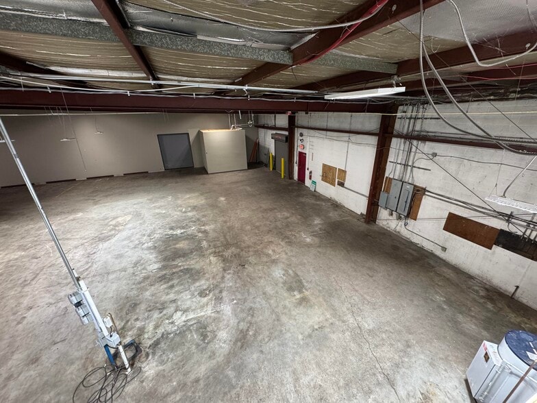 More Photos Of 205 Brick Kiln Rd, Winchester Warehouse For Sale