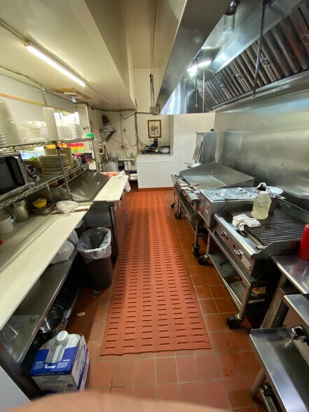 More Photos Of 930 W Illinois Ave, Aurora Freestanding For Sale