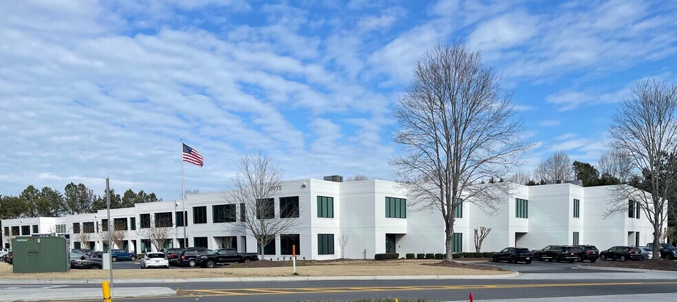 More Photos Of 5975 Shiloh Rd, Alpharetta Showroom For Sale