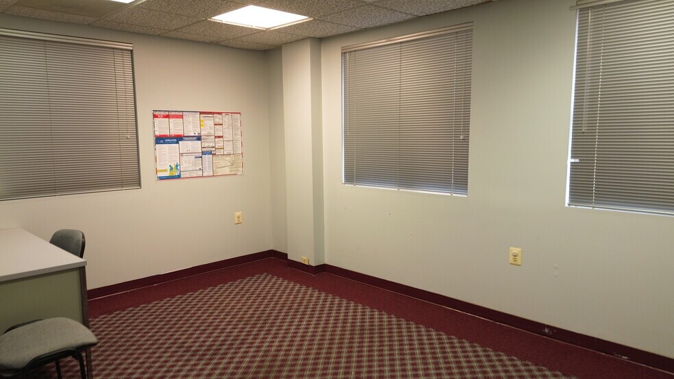 More Photos Of 7 Post Office Rd, Waldorf Medical For Sale