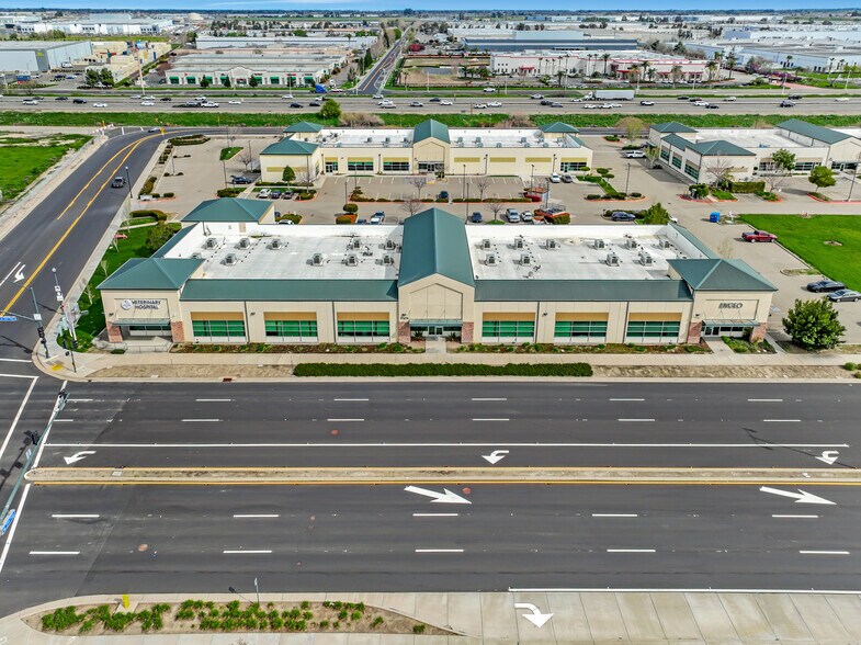 More Photos Of 17270-17272 Golden Valley Pky, Lathrop Office For Sale