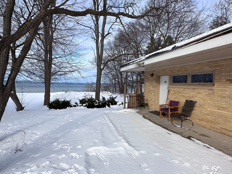 More Photos Of 841 E Front St, Traverse City Hotel For Sale