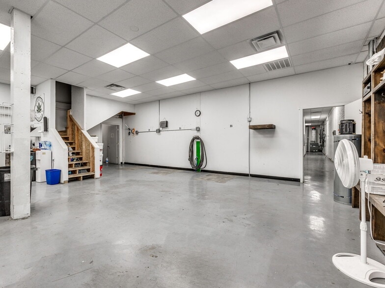 More Photos Of 212 W Main St, Shawnee Storefront Retail Office For Lease