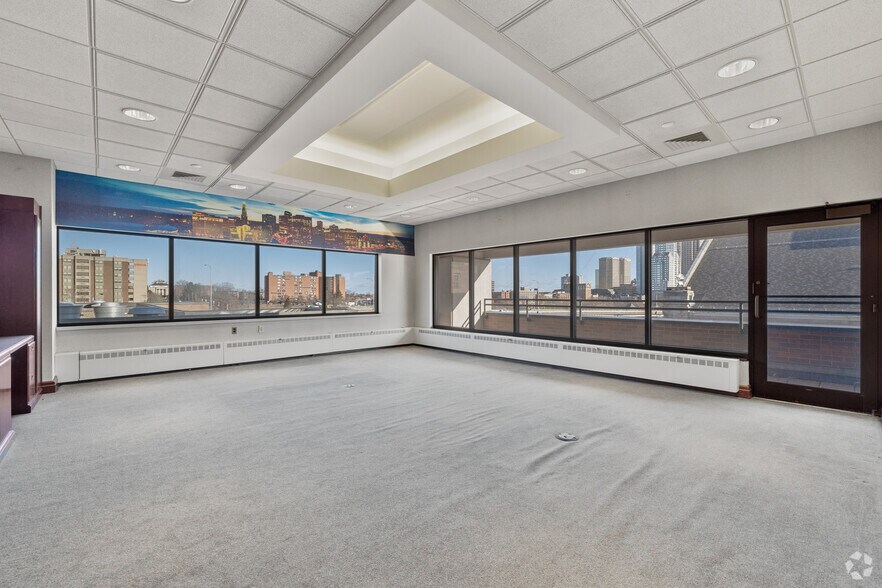 More Photos Of 285 Broad St, Hartford Office For Sale