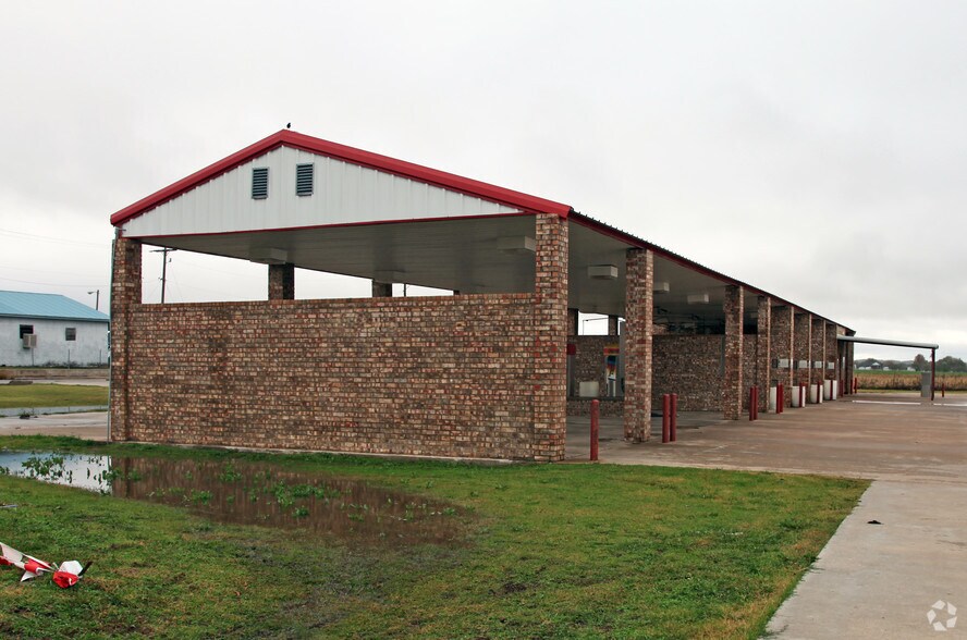 More Photos Of 101 Cedar Dr, Davis Carwash For Sale