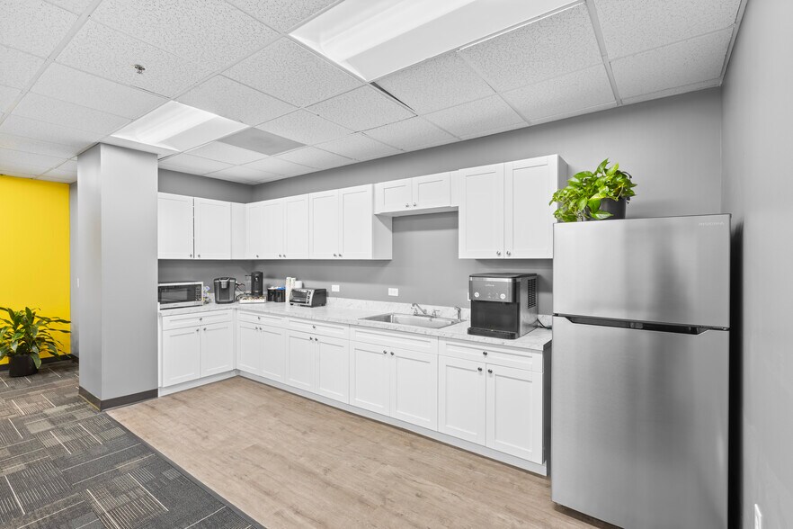 More Photos Of 7751 Belfort Pky, Jacksonville Office For Sale