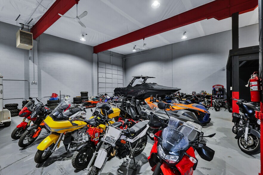 More Photos Of 7168 N Government Way, Dalton Gardens Warehouse For Sale