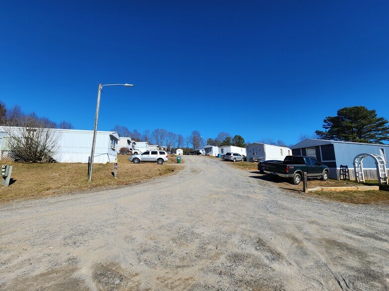 More Photos Of 5 Becky Ln, Fairview Multifamily For Sale