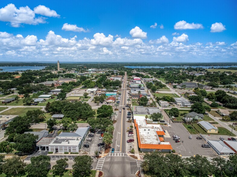 More Photos Of 405 W Interlake Blvd, Lake Placid Office For Sale