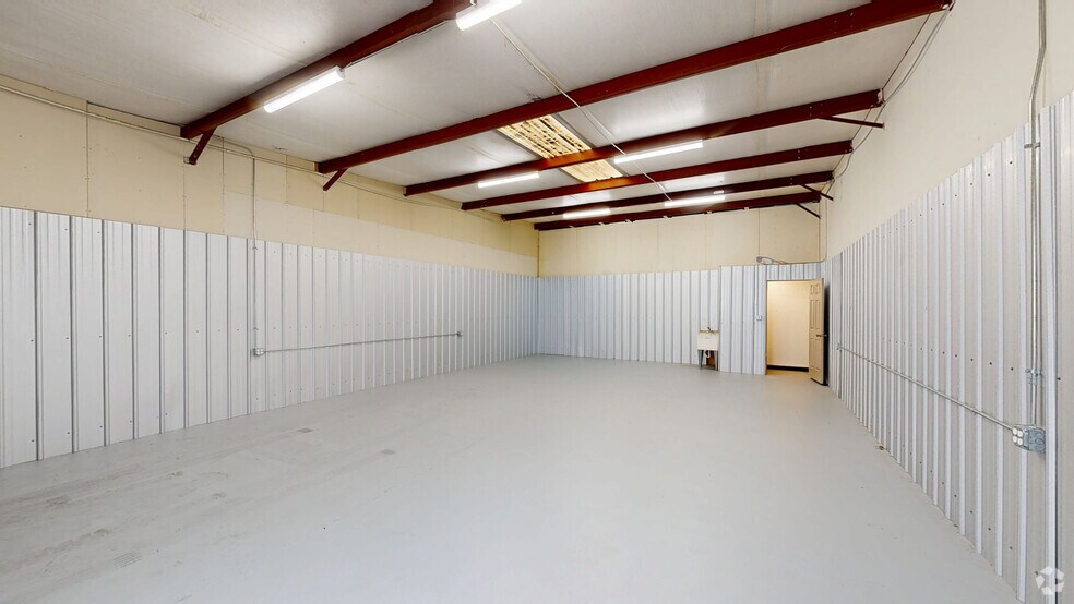 Primary Photo Of 9465 Creosote Rd, Gulfport Flex For Lease