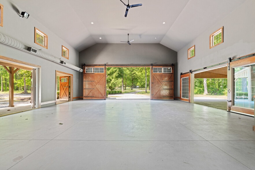 More Photos Of 5455 Plantation Rd, Sunbury Lodge Meeting Hall For Sale