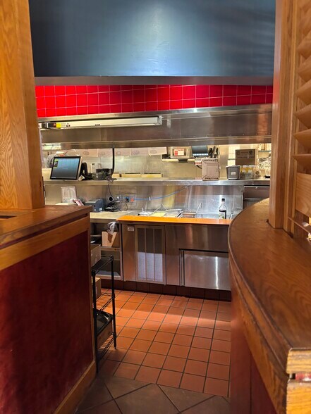 More Photos Of 5013 Bowen Dr, Mason Freestanding For Sale