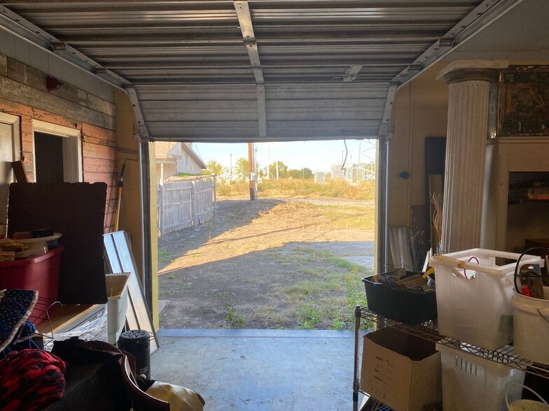 More Photos Of 357 W Austin St, Giddings General Retail For Sale