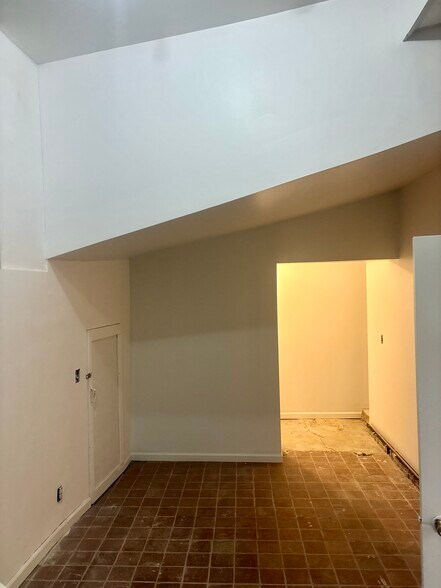 More Photos Of 369 Bank St, New London Storefront Retail Residential For Lease