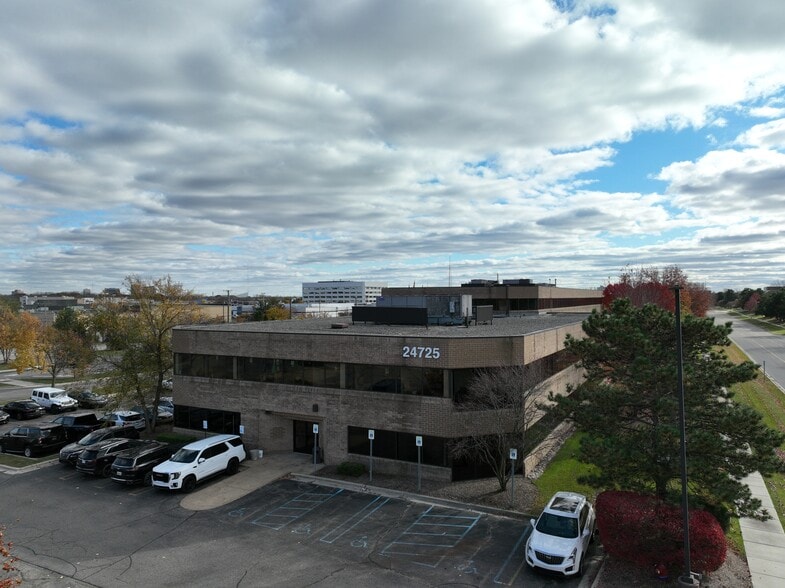 More Photos Of 24725 W 12 Mile Rd, Southfield Office For Lease