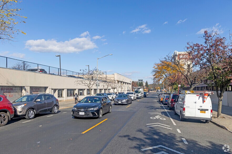 More Photos Of 696 E Fordham Rd, Bronx Office For Lease