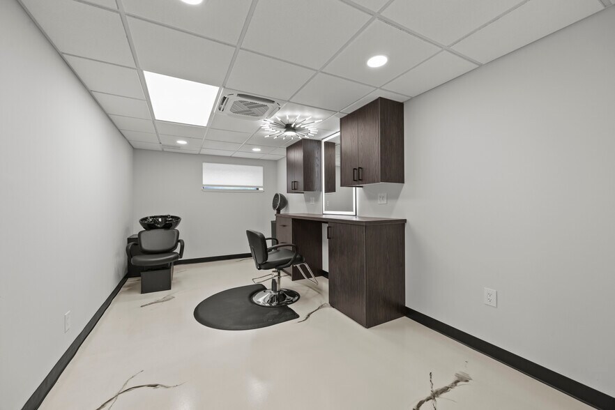 More Photos Of 4588 Kenny Rd, Columbus Storefront Retail Office For Sale