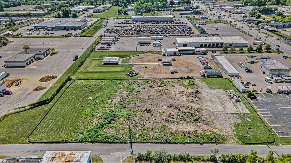 More Photos Of 3302 Kent St, Flint Distribution For Lease