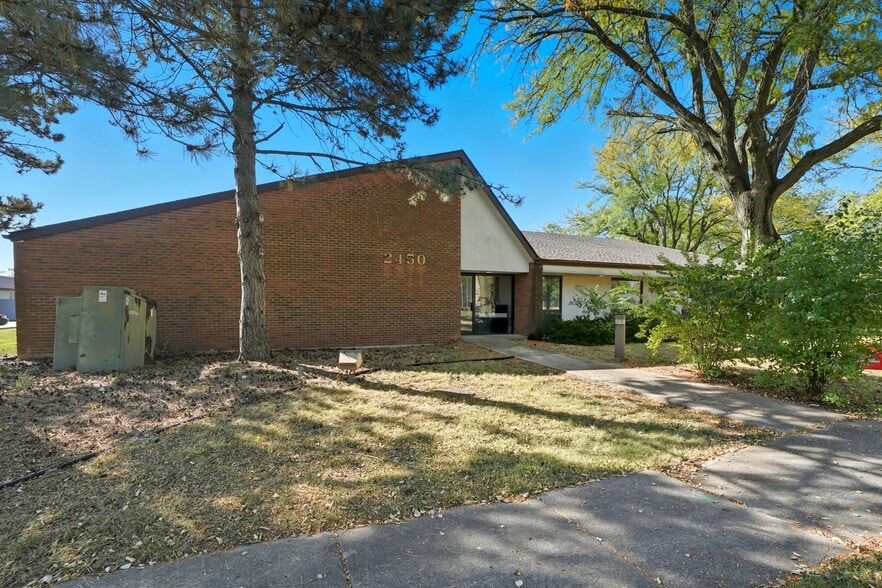 More Photos Of 2450 Glenwood Ave, Joliet Medical For Lease
