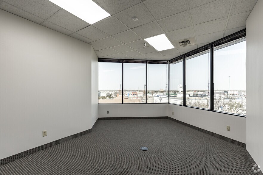 More Photos Of 555 Republic Dr, Plano Office For Lease