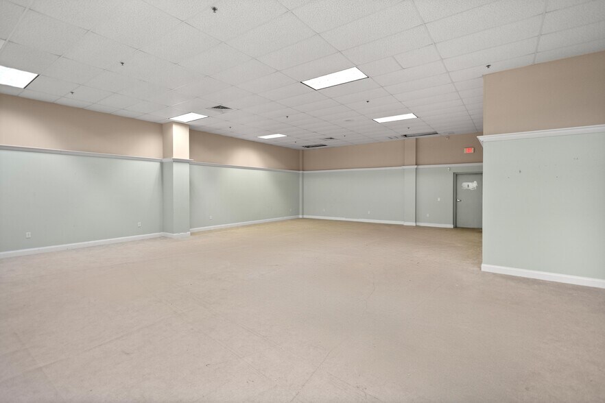 More Photos Of 1211 SW 17th St, Ocala Freestanding For Lease