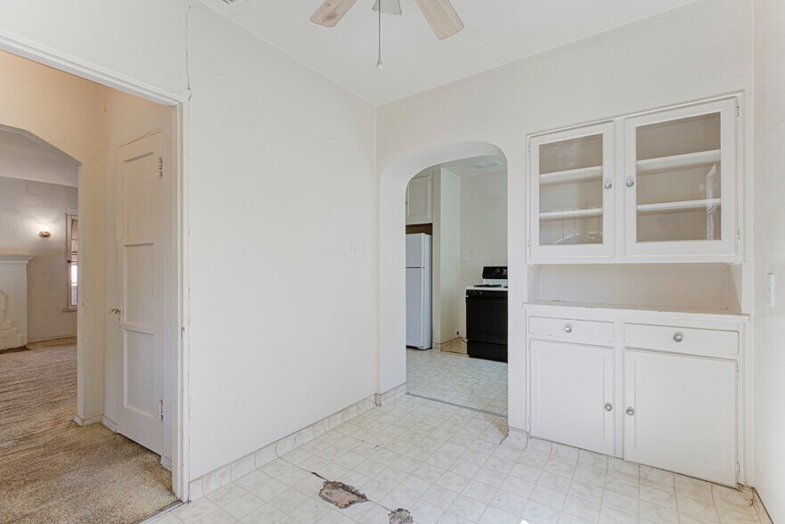 More Photos Of 4909 York Blvd, Los Angeles Office For Sale