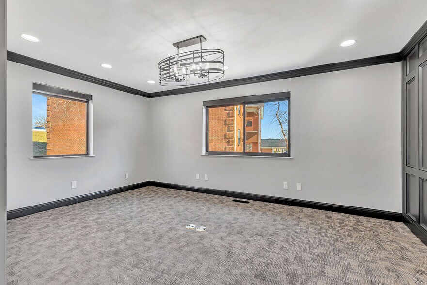 More Photos Of 2327 Anderson Rd, Crescent Springs Office For Lease