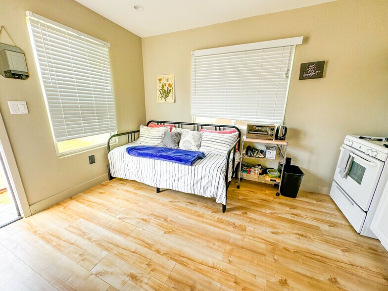 More Photos Of 831 N Heliotrope Dr, Los Angeles Apartments For Sale