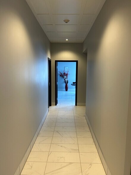 More Photos Of 305 Rue Tanguay, Roberval Office For Lease