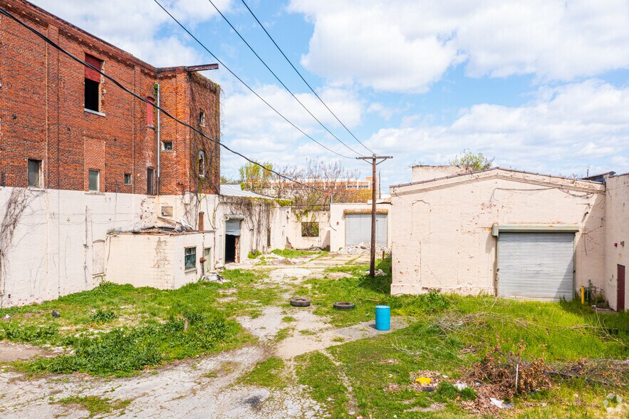 More Photos Of 1300 Walnut St, Camden Industrial For Lease