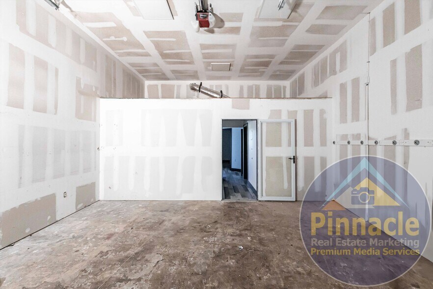 More Photos Of 24690 Sandhill Blvd, Punta Gorda Warehouse For Lease