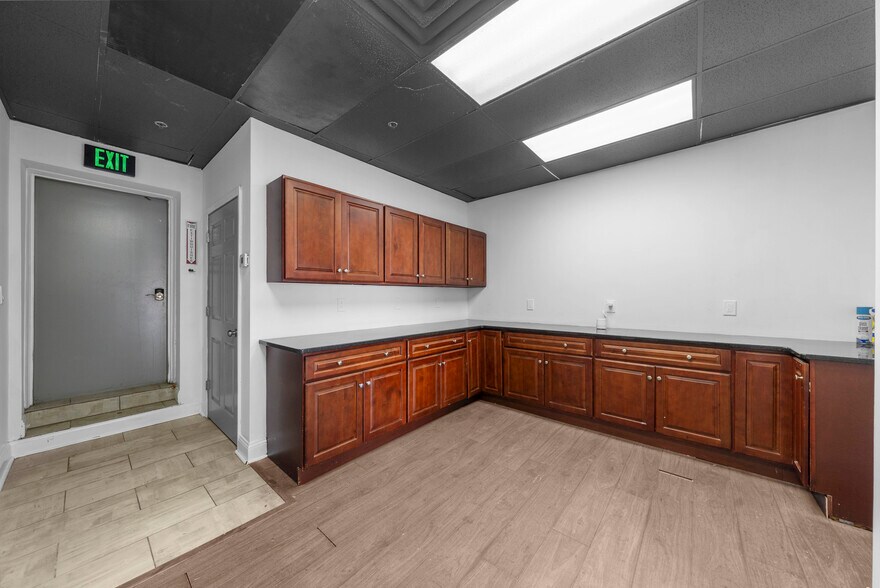 More Photos Of 679-717 State Rt 23, Pompton Plains Unknown For Lease