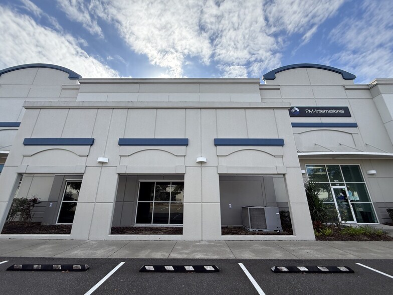 More Photos Of 7245 16th St E, Sarasota Warehouse For Lease