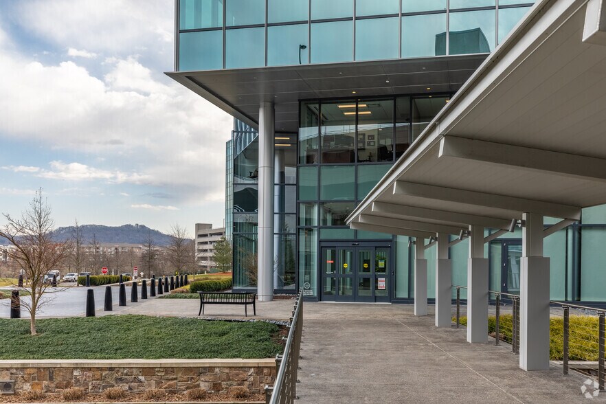 More Photos Of 6700 Tower Cir, Franklin Office For Lease