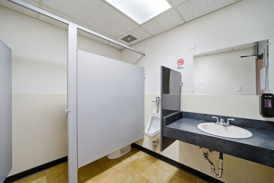 More Photos Of 225 S Academy Blvd, Colorado Springs Office For Sale