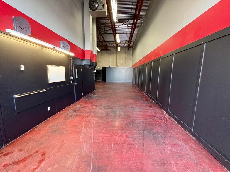 More Photos Of 1952 Kingsway Ave, Port Coquitlam Warehouse For Lease
