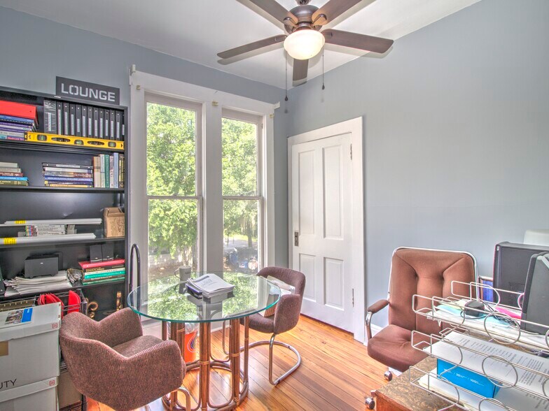 More Photos Of 944 E Silver Springs Blvd, Ocala Office For Sale