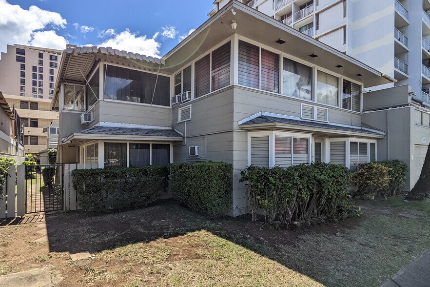 More Photos Of 2517 Ala Wai Blvd, Honolulu Apartments For Sale