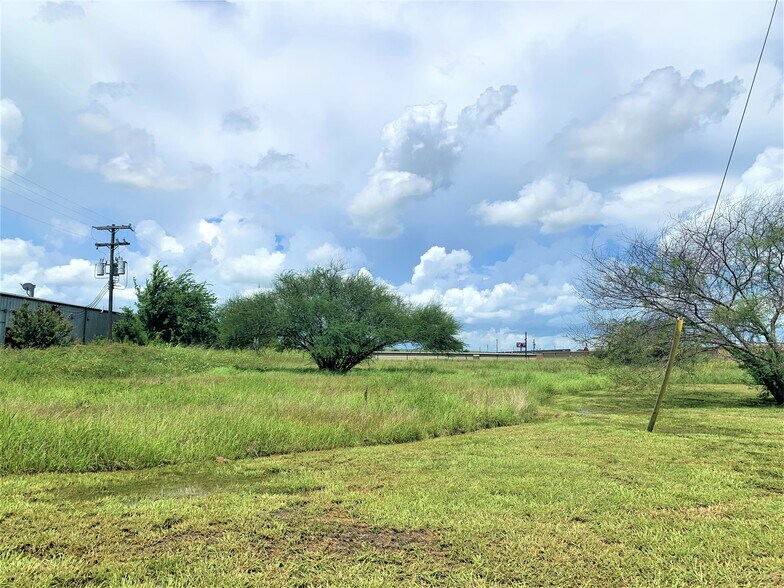 More Photos Of Handley St and HWY 290, Brenham Land For Lease