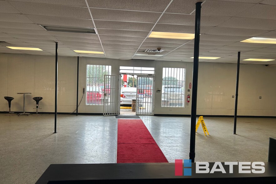 More Photos Of 2921 E Abram St, Arlington Manufacturing For Sale