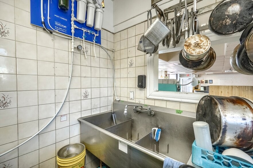 More Photos Of 369 Keele St, Toronto Restaurant For Lease