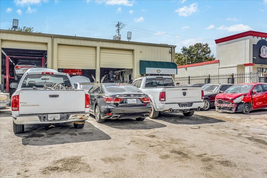 More Photos Of 8504 Hillcroft St, Houston Warehouse For Sale