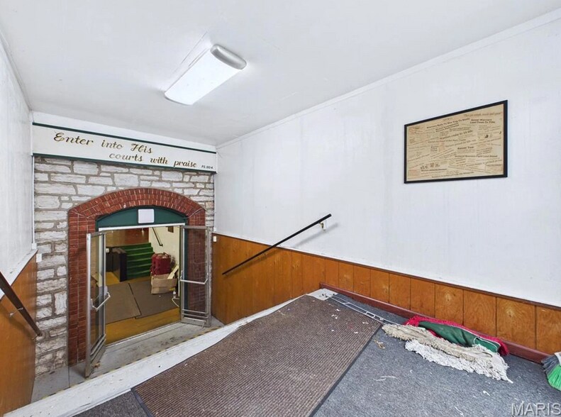 More Photos Of 2009 Seminary Rd, Alton Schools For Sale