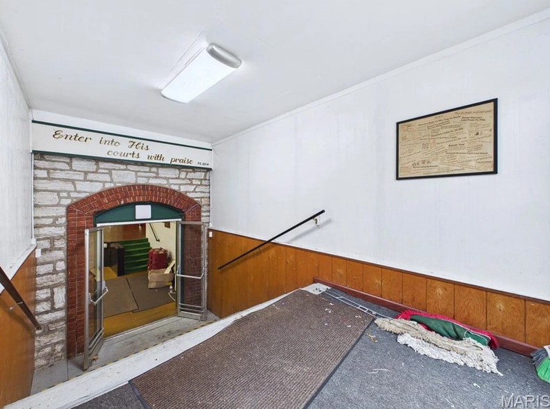 More Photos Of 2009 Seminary Rd, Alton Schools For Sale