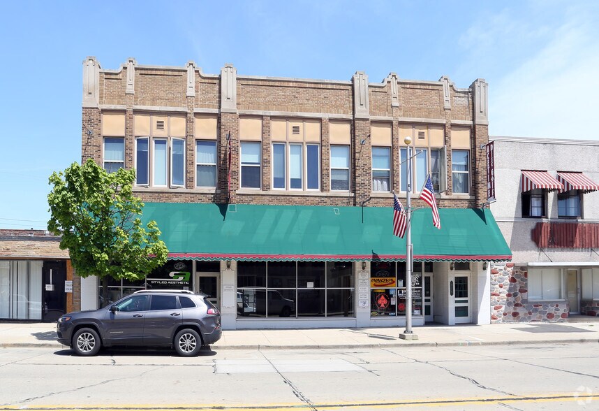 More Photos Of 916-918 Milwaukee Ave, South Milwaukee Apartments For Lease