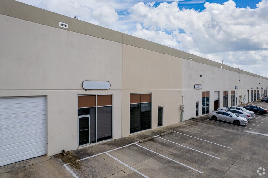 More Photos Of 7037 Commonwealth Ave, Jacksonville Warehouse For Lease