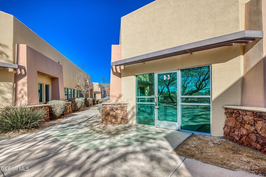 More Photos Of 550 S Mesa Hills Dr, El Paso Medical For Lease